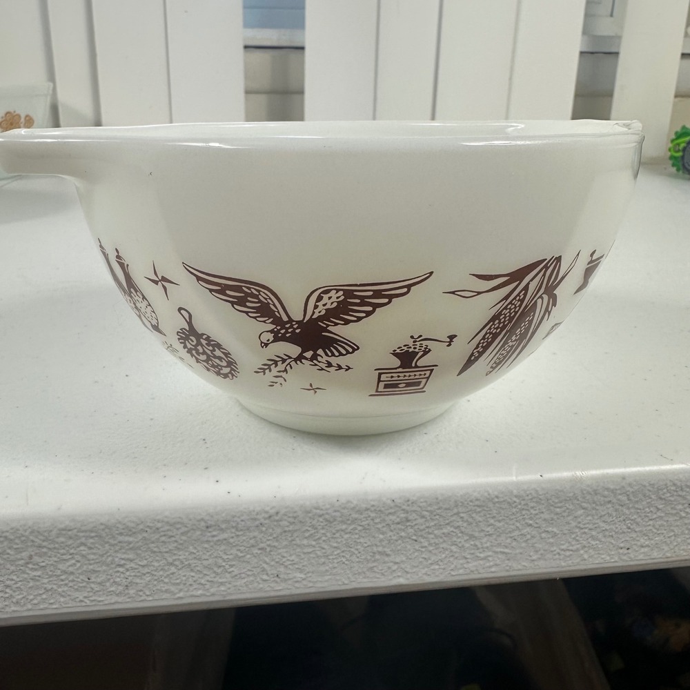 Pyrex Mixing Bowl 1.5 Pt White Brown Early American Eagle Cinderella 441